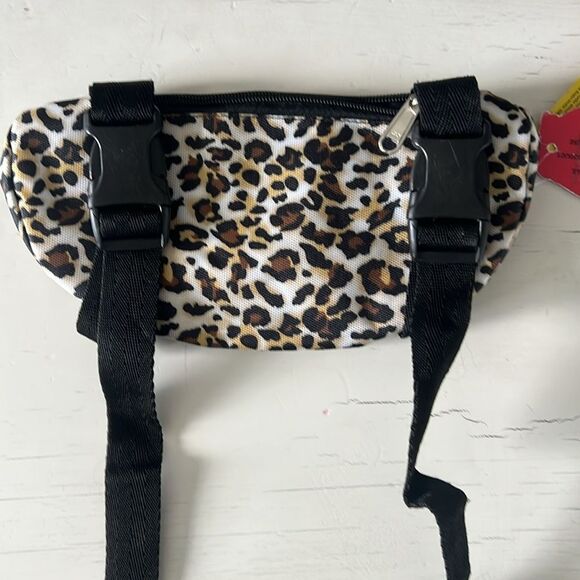 Showman Leopard Animal Print Zip Utility Bag Adjustable Strap NWT - Picture 5 of 5